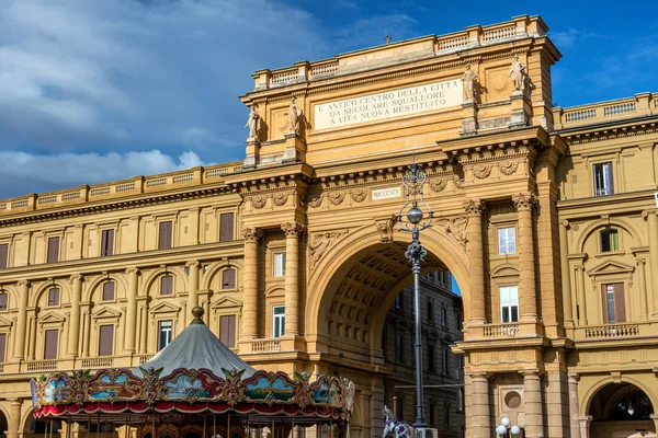 Τουρίστες Στην Piazza Della Repubblica Μία Από Τις Κύριες Πλατείες — Φωτογραφία Αρχείου