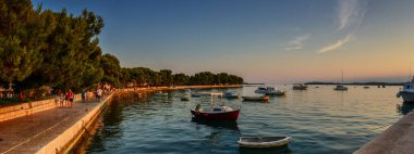 Fazana Limanı, Istria 'da Akşam Manzarası