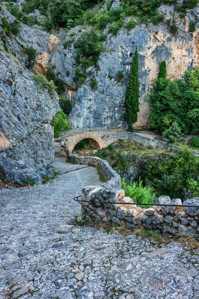 Μονοπάτι Και Παναγία Των Παρισίων Moustiers Sainte Marie Medieval Village — Φωτογραφία Αρχείου