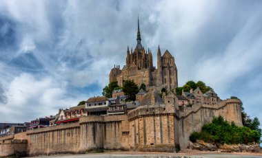 Mont-Saint-Michel katedralinin Normandiya, Kuzey Fransa ve Avrupa 'daki nefes kesici manzarası