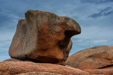 Brittany, Fransa 'da Cote Granit Rose' da İnanılmaz Kaya oluşumları