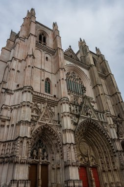 Nantes Katedrali 'nin güzel şehir manzarası, Aziz Peter Katedrali ve Nantes Katedrali (Cathdrale Saint-Pierre-et-Saint-Paul de Nantes)