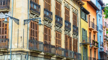Pamplona, Navarra, İspanya 'daki güzel binalar. Özgünlüğü olan mimari