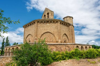 Aziz Meryem Kilisesi, İspanya 'nın başkenti Navarre' ın Muruzabal 'ın yaklaşık 2 km güneydoğusunda yer alan 12. yüzyıl Romanesk kilisesidir.