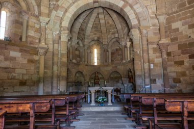 Aziz Meryem Kilisesi, İspanya 'nın başkenti Navarre' ın Muruzabal 'ın yaklaşık 2 km güneydoğusunda yer alan 12. yüzyıl Romanesk kilisesidir.