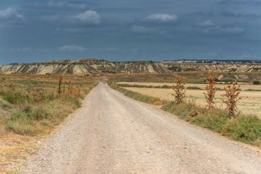 Bardenas Reales 'teki nefes kesici Sahne ve Kaya oluşumları Doğal Park, Navarra, İspanya 