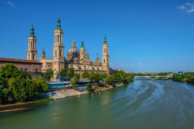 Pilar Katedrali manzarası, Aragon, Zaragoza 'daki Nuestra Senora del Pilar. 