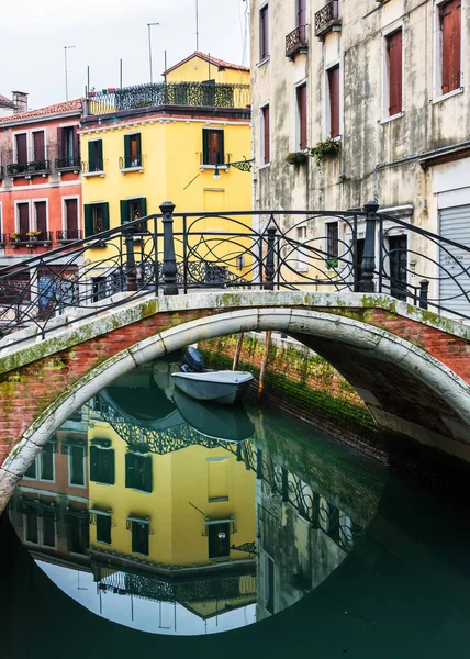 Venedik Teki Küçük Kanal Köprülerin Kış Izlenimleri — Stok fotoğraf