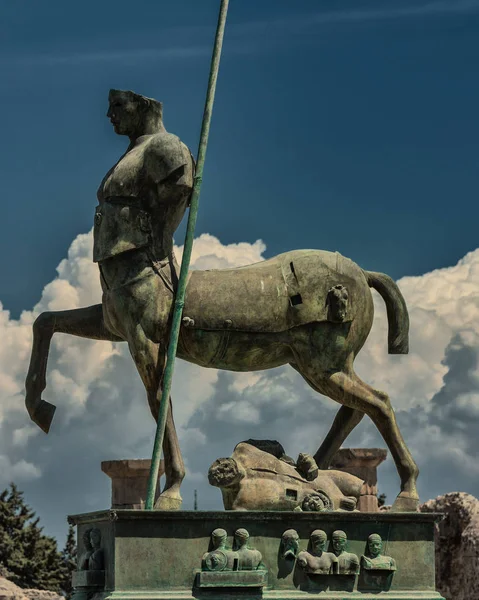 Bir Centaur Heykeli Efsanevi Bir Yaratık Yarı Yarı Insan Arka — Stok fotoğraf