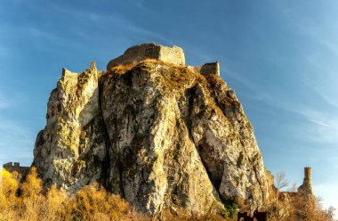 Bratislava Slovakya yakınındaki Devin kale kalıntıları