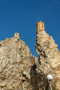 Bratislava Slovakya yakınındaki Devin kale kalıntıları