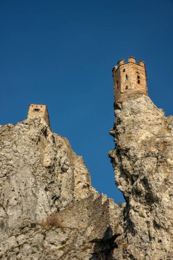 Bratislava Slovakya yakınındaki Devin kale kalıntıları