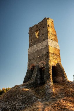 Gündoğumunda Appia Vadisi 'ndeki harabeler