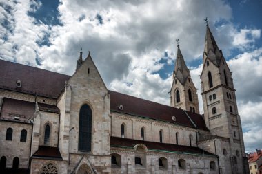 Ünlü Wiener Neustadt Katedrali 'ne bakın. Mary ve St. Rupert Katedrali.