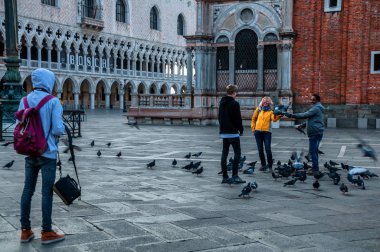 San Marco Meydanı Venedik 'in göbeğinde gün doğumunda