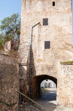 Kule kapısı - Fischertor, Hainburg an der Donau ortaçağ kasabasının kapısı, kasaba Bruck an der Leitha bölgesinde, Aşağı Avusturya, Avusturya. Avusturya 'nın en doğusundaki şehir
