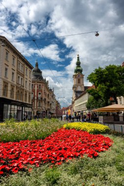 Graz 'daki Herrengasse' a bakın. Graz 'daki en popüler alışveriş caddesi..