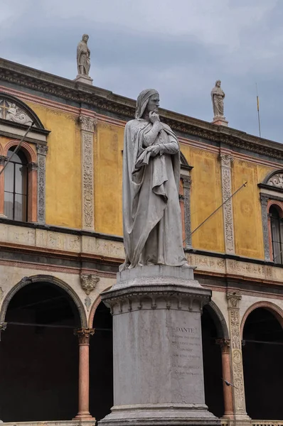 Statue Dante Alighieri Sur Piazza Dei Signori Vérone — Photo