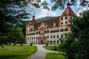 Eggenberg Sarayı, Styria 'daki en önemli Barok kompleksi ve Avusturya' nın en değerli kültürel varlıkları arasındadır. Unesco Dünya Kültür Mirası Bölgesi 'nde listelenmiş. 