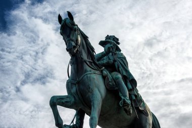 Schwarzenberg Anıtı Viyana 'daki Schwarzenbergplatz Meydanı' nda. Avusturya