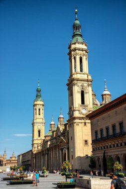 The panorama of bridge Puente de Piedra and Basilica del Pilar in Zaragoza, Aragon, Spain