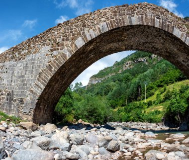 Pon Nou ya da Pilgrim 'in Canfranc yakınlarındaki köprüsü.