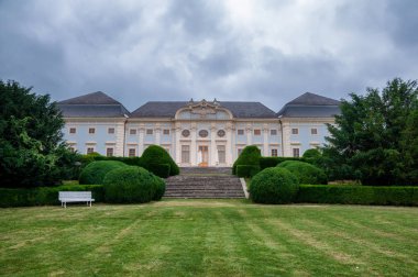 Halbturn Şatosu, Burgenland 'da bir barok sarayı..
