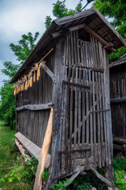 Halbturn, Burgenland, Avusturya 'da mısır kurutmak için kullanılan tipik ahşap kulübe.