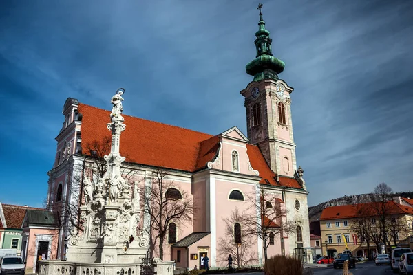 Kościół Głównym Placu Średniowiecznego Miasta Hainburg Der Donau Miasto Znajduje — Zdjęcie stockowe