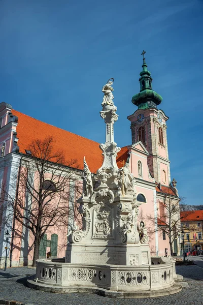 Kościół Głównym Placu Średniowiecznego Miasta Hainburg Der Donau Miasto Znajduje — Zdjęcie stockowe