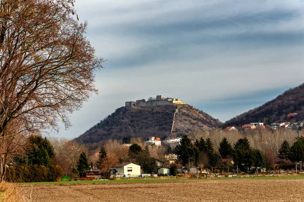 Προβολή Για Hainburg Και Schlossberg Διάσημο Κάστρο Του — Φωτογραφία Αρχείου