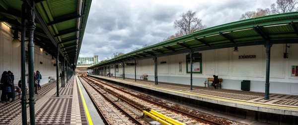 Metro Hattındaki Schoenbrunn Metro Istasyonu Ünlü Mimar Otto Wagner Tarafından — Stok fotoğraf