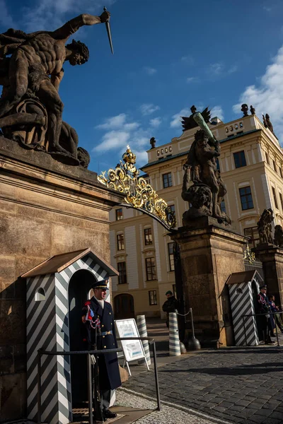 Guardia Los Guardias Honor Palacio Presidencial Castillo Praga Esta Unidad — Foto de Stock