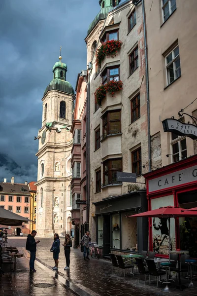 Vista Rua Dia Chuvoso Innsbruck Com Torre James Cathedral — Fotografia de Stock