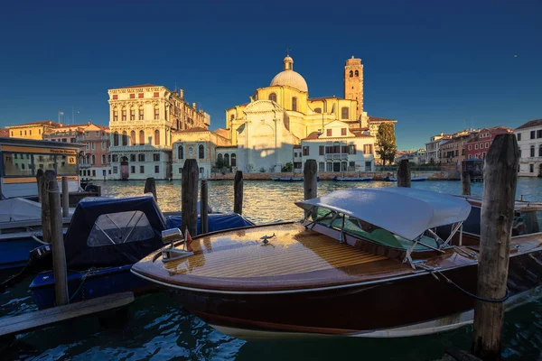 Венеція Італія Dec 2019 Early Morning View Canale Cannaregio Chiesa — стокове фото