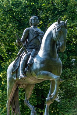 Burggarten parkındaki Franz Stephan von Lothringen heykelinin manzarası
