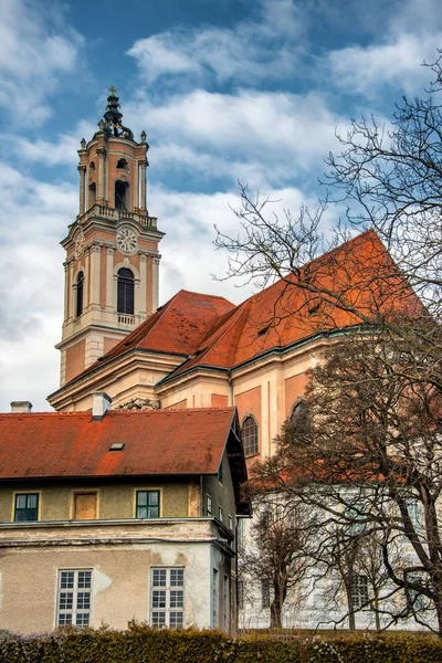 Herzogenburg 修道院是在较低的奥地利美丽的巴洛克式修道院 — 图库照片