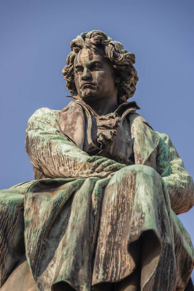 Скульптура Людвига ван Бетховена в Вене
.