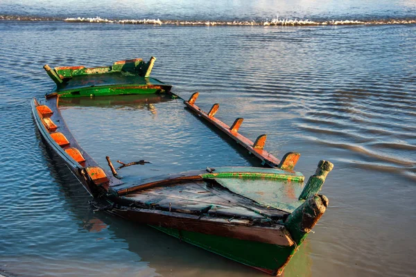 Разбилась Лодка Fisher Пляже Spiaggia Boccasetta Дельта Северная Италия — стоковое фото