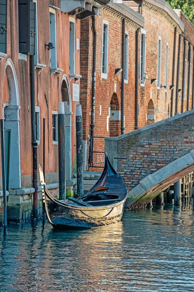 Aralık Ayının Soğuk Bir Kışında Venedik Turistik Alanların Dışında Gizli — Stok fotoğraf