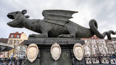 Lindwurmbrunnen (Lindworm çeşmesi) Klagenfurt 'ta