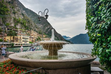 Yağmurlu ve Bulutlu Ağustos Sabahı, Limon Konsolosu Garda, Garda Gölü, İtalya