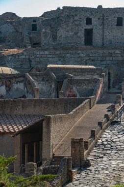 İtalya 'daki Vesuvio Dağı' nın volkanik patlaması yüzünden Pompeii 'nin kalıntıları yok oldu.