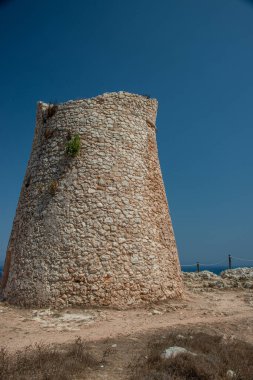 Ortaçağ gözlem kulesi Torre Minervino, Santa Cesarea Terme, Salento, Apulia, İtalya