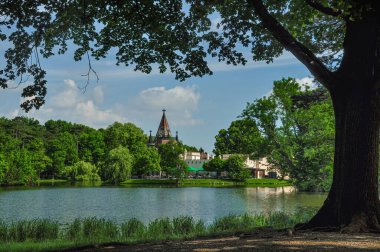 Viyana 'nın güneyindeki Royal Park Laxenburg' dan izlenimler. Habsburg Hanedanı 'nın eski yazlık evi.