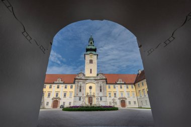 Seitenstetten Manastırı (Almanca: Stift Seitenstetten) Aşağı Avusturya 'nın Mostviertel bölgesinde Seitenstetten' de bulunan bir manastır.. 