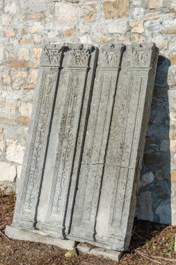 Aquileia, İtalya, Avrupa 'daki arkeolojik alan. Erken Roma İmparatorluğu 'nun bir şehri tarlaların altında kazılmamış bir şekilde yatmaktadır. 5. yüzyıldan önce yok edildi..