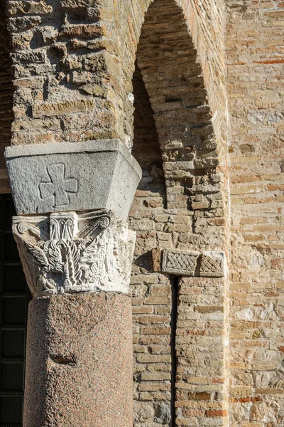 考古学的なサイトでAquileia イタリア ヨーロッパ 初期ローマ帝国の都市は フィールドの下に発掘されていません 5世紀以前に破壊された — ストック写真