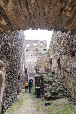 Kudretli Kale 'nin izlenimleri Kronsegg, Schiltern, Aşağı Avusturya' yı harap ediyor.