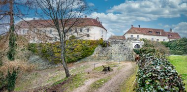 Bernstein Şatosu (Macarca: Borostynk vra), Avusturya 'nın Bernstein im Burgenland kentinde bulunan tarihi bir binadır.. 